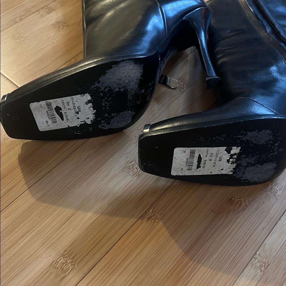 CALVIN KLEIN 205W39NYC Wilamiona Metal-Trimmed Leather Ankle Boot - Picture 10 of 12